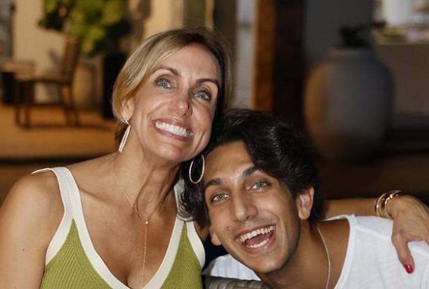 Presentadora Cubana Lili Estefan Feliz De Poder Abrazar A Su Hijo