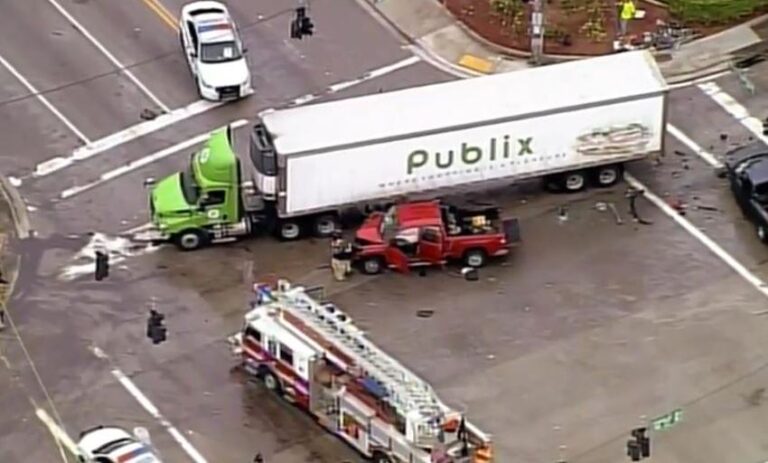 Un Camionero Involucrado En Un Aparatoso Accidente En North Miami Beach